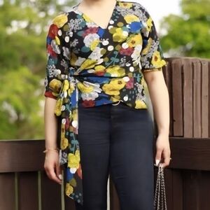 VIOLET & CLAIRE Floral Wrap Top Size Small